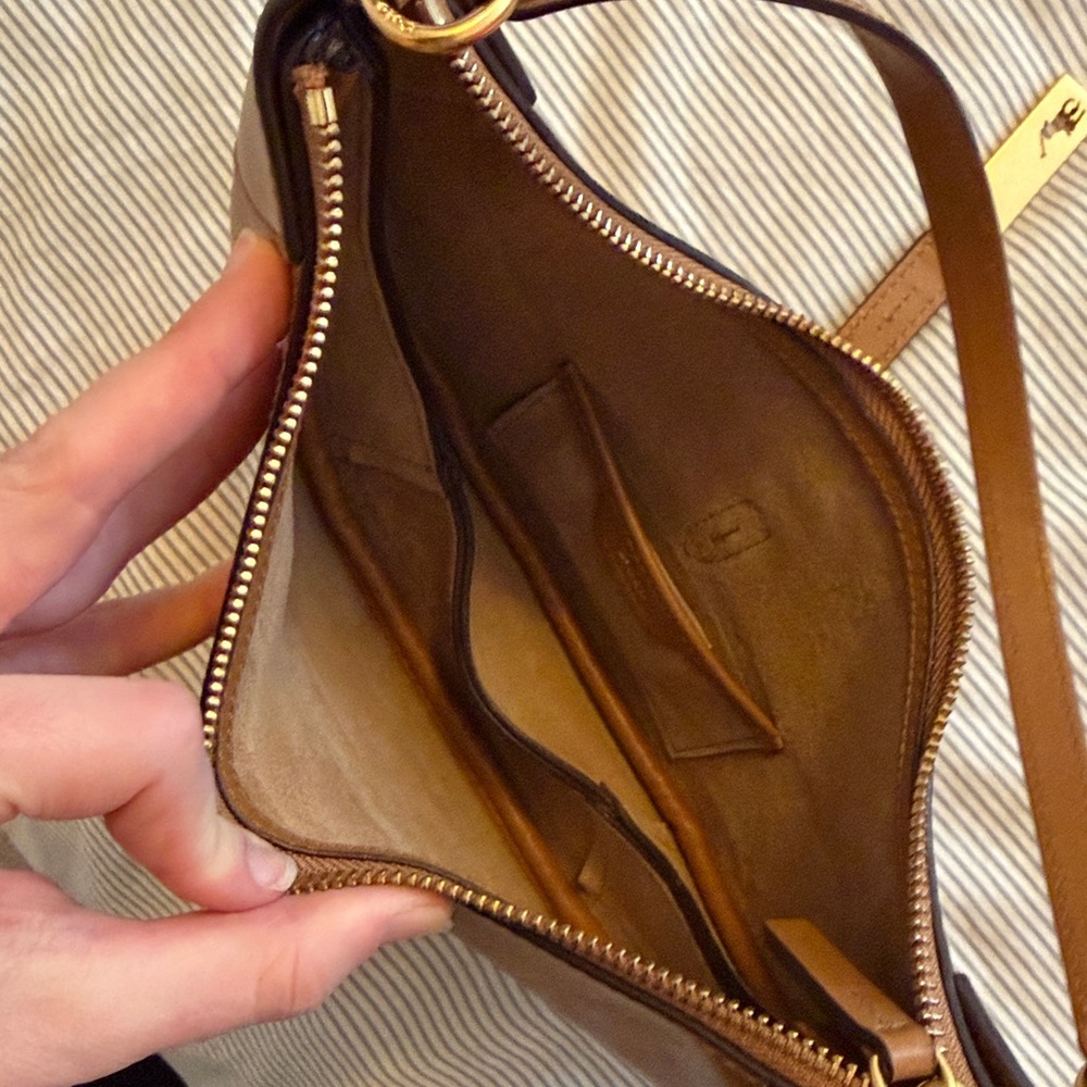 Polo by Ralph Lauren Camel Leather Crescent Shoulder Bag with Gold Hardware - Picture 9 of 10